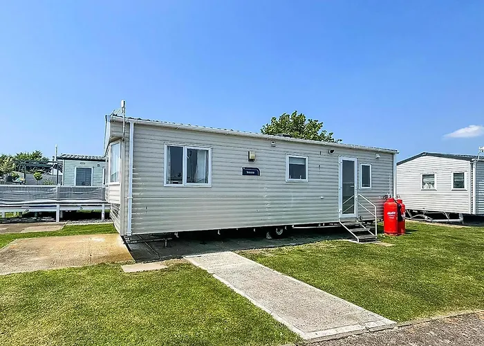 Superb 6 Berth Caravan At St Osyth Beach, Near Clacton-On-Sea Ref 28008Mc