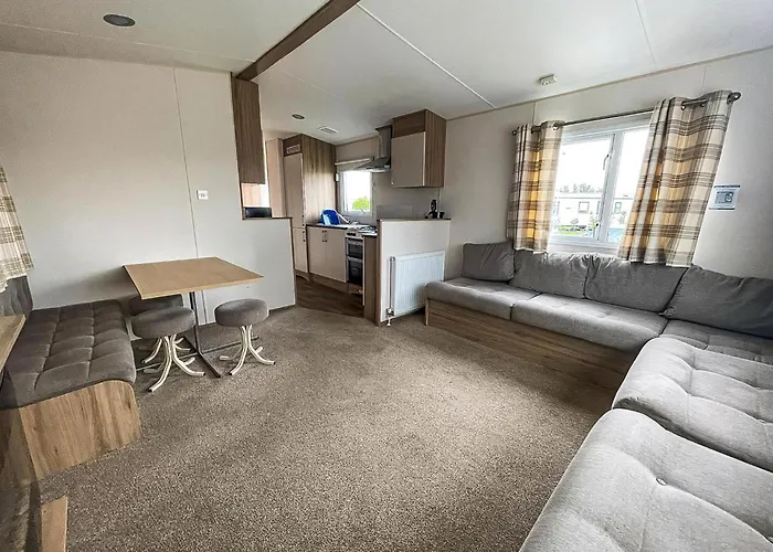 Superb 6 Berth Caravan At St Osyth Beach, Near Clacton-On-Sea Ref 28008Mc